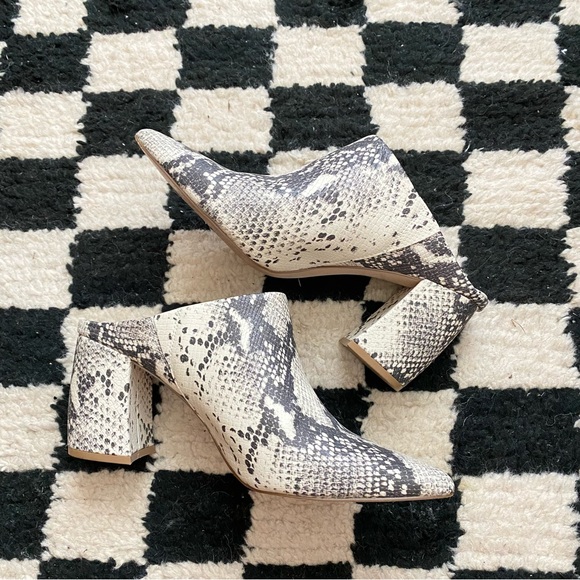Steve Madden Snake Print Pointed Toe Heeled Mules - Picture 1 of 7